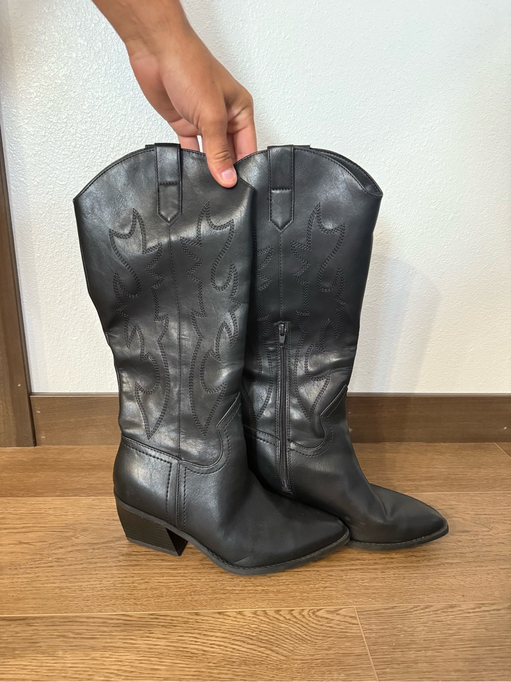 Women's Black Western Knee-High Heeled Boots